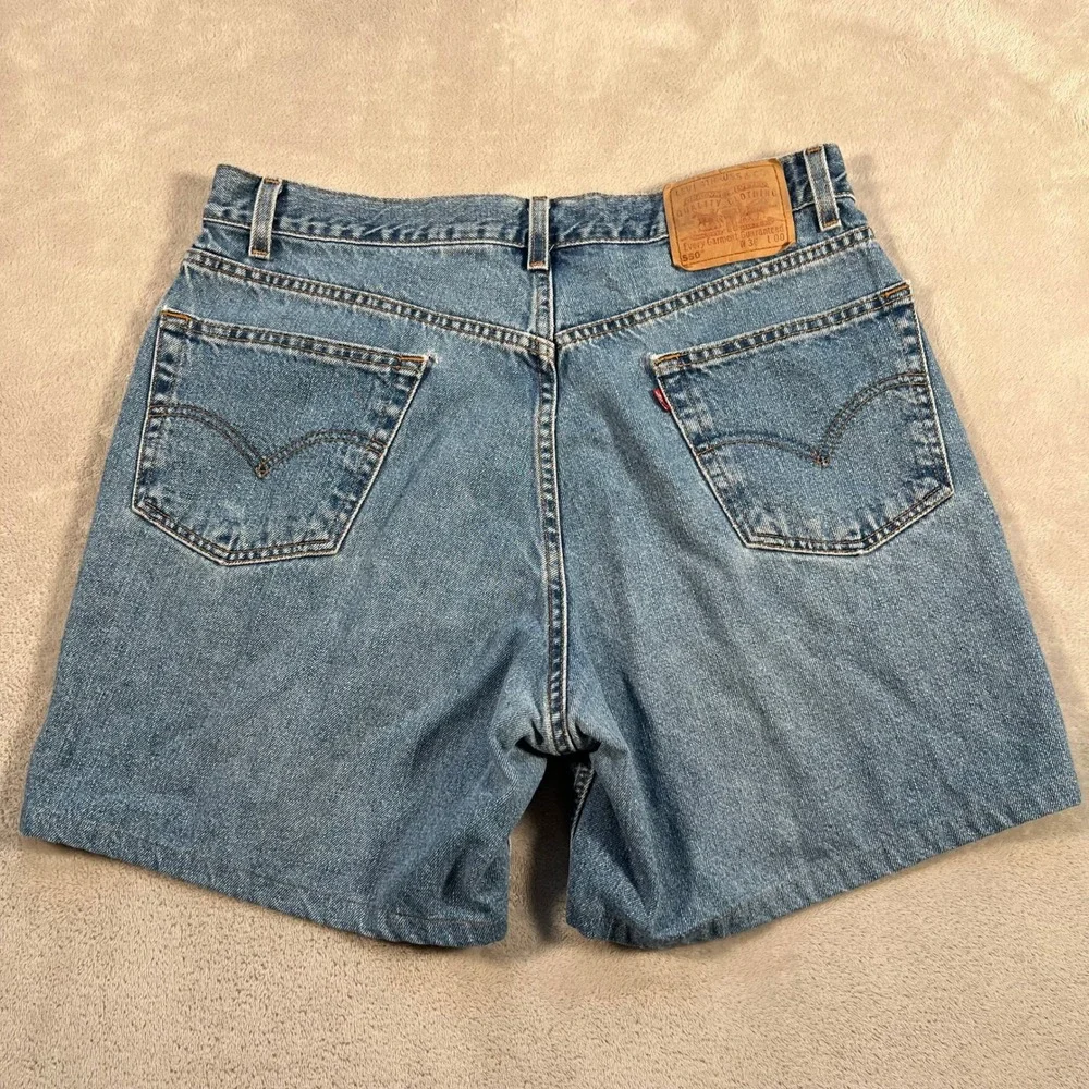 Vintage Levis 550 Relaxed Fit Denim Shorts Mens 34 Medium Wash Blue Cotton 90s